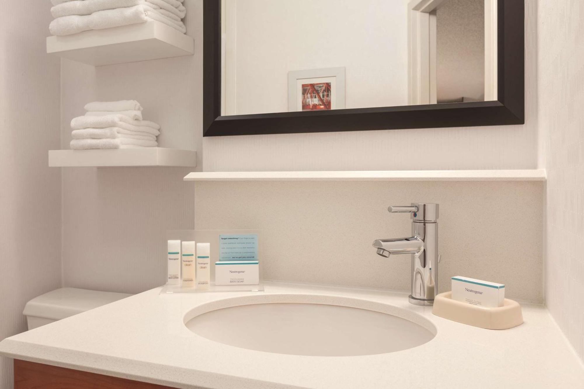 Hampton Inn Des Moines-Airport Extérieur photo