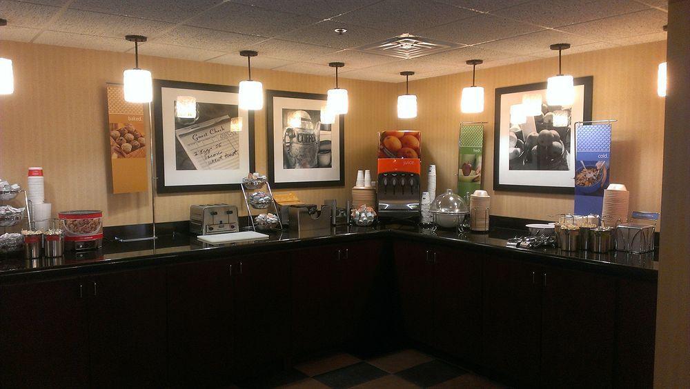 Hampton Inn Des Moines-Airport Extérieur photo